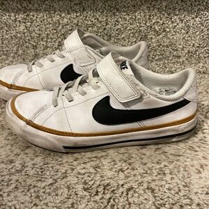 Nike court legacy kids shoes